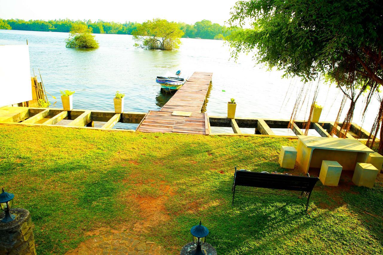 विला River *